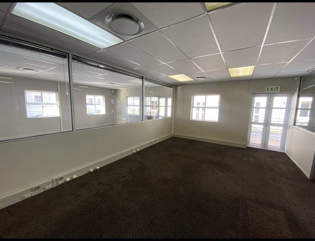 147M² OFFICE TO LET IN STEENBERG